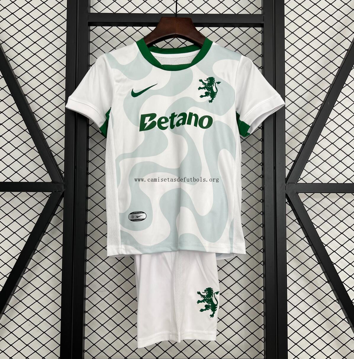 Camiseta Sporting Lisboa 2ª Equipación 25/26 Niño ¡¡Vaya excelente saldazo en todo el mercado!
