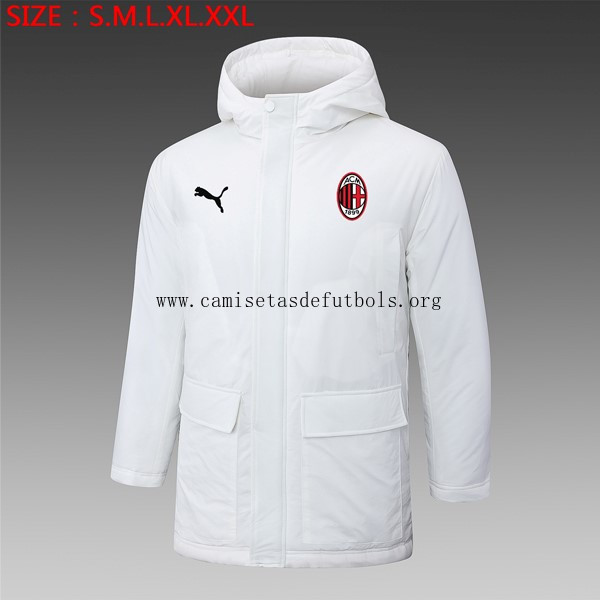 Abrigo AC Milan 2024/25 Blanco 2 Insuperable preciaco, paga menos en todo el mercado